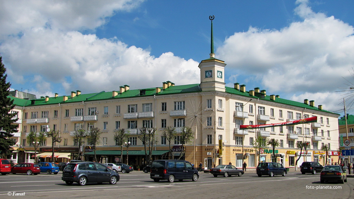 Площадь Ленина и дом