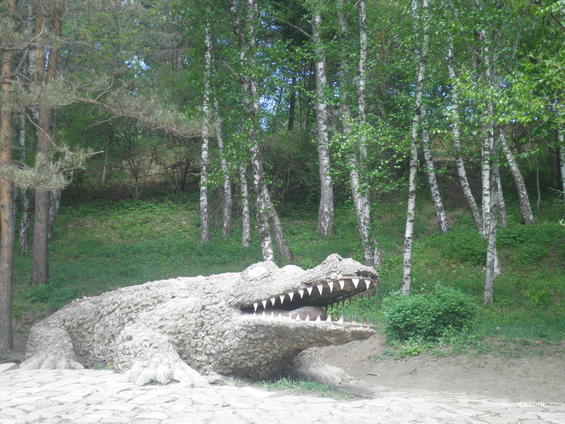 Крокодил в курортном парке