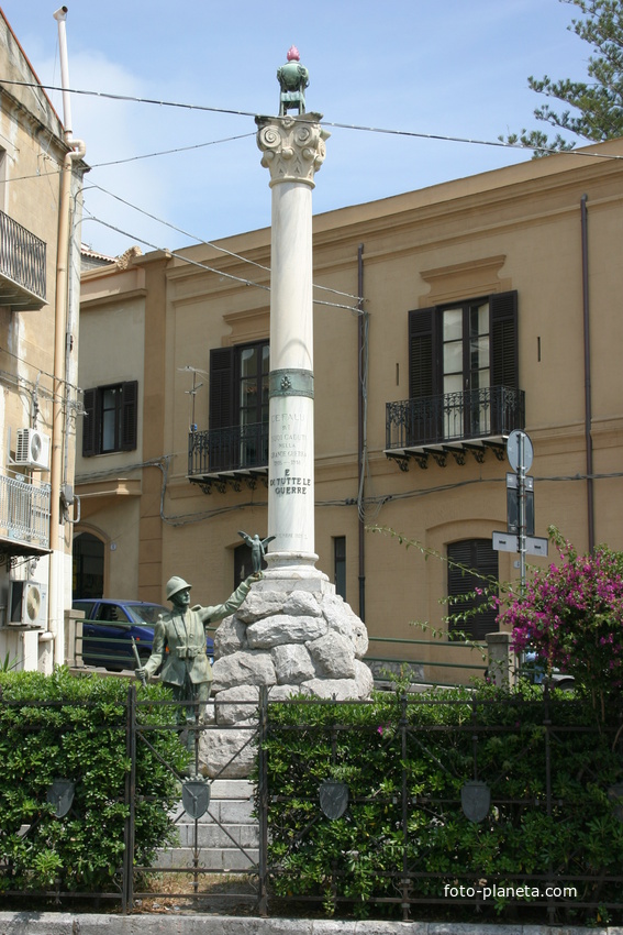 Памятник содатам погибшим в Первою мировую войну