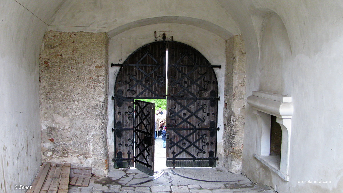 Ворота замка изнутри