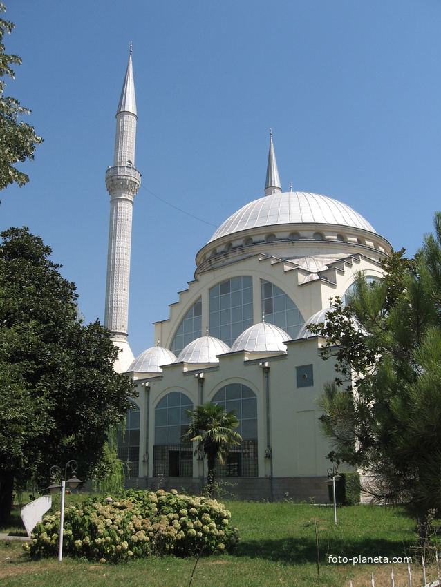 Шкодер.Мечеть Шейха Замила Абдуллы Аль-Замиля.