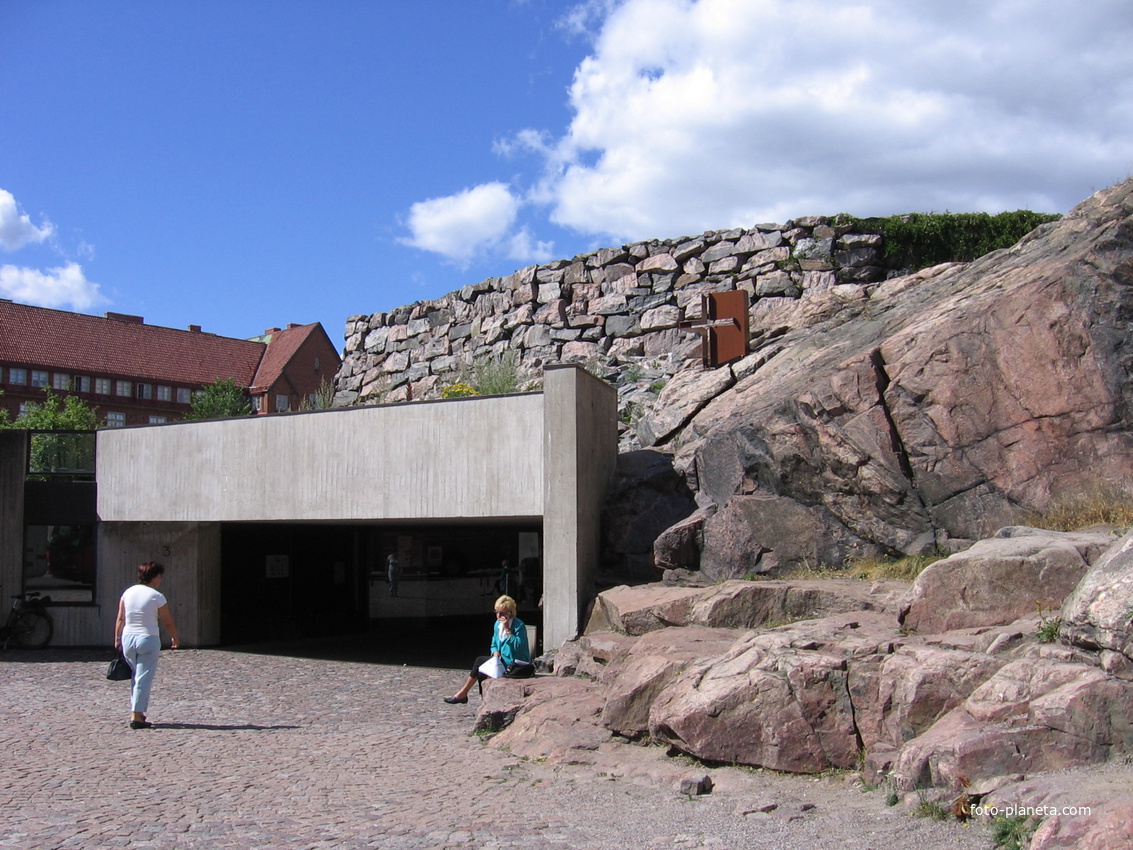 Хельсинки. Церковь в скале.