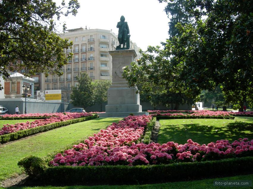 площадь перед музеем Прадо