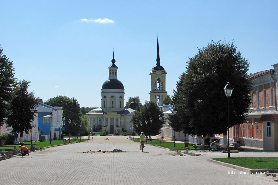 Площадь, православный русский храм