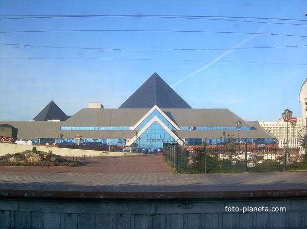 Челябинск. Привокзальная площадь. Вид с поезда