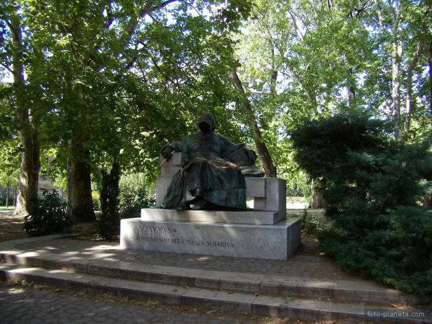 Будапешт. Памятник Анониму.