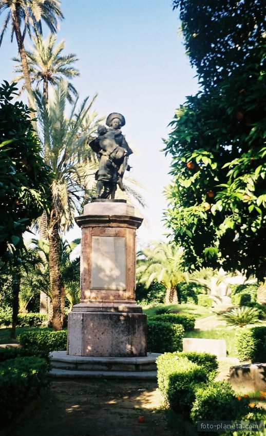 Севилья. Памятник