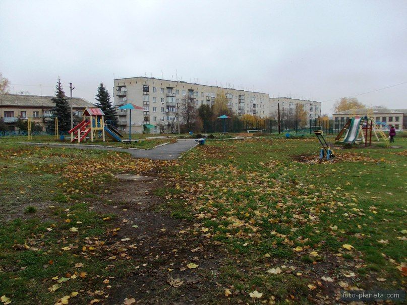 Детская площадка около районного Дома культуры.