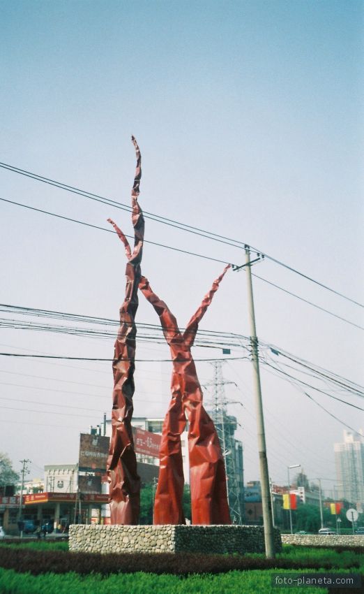 Сиань. Скульптура красному жгучему перцу.