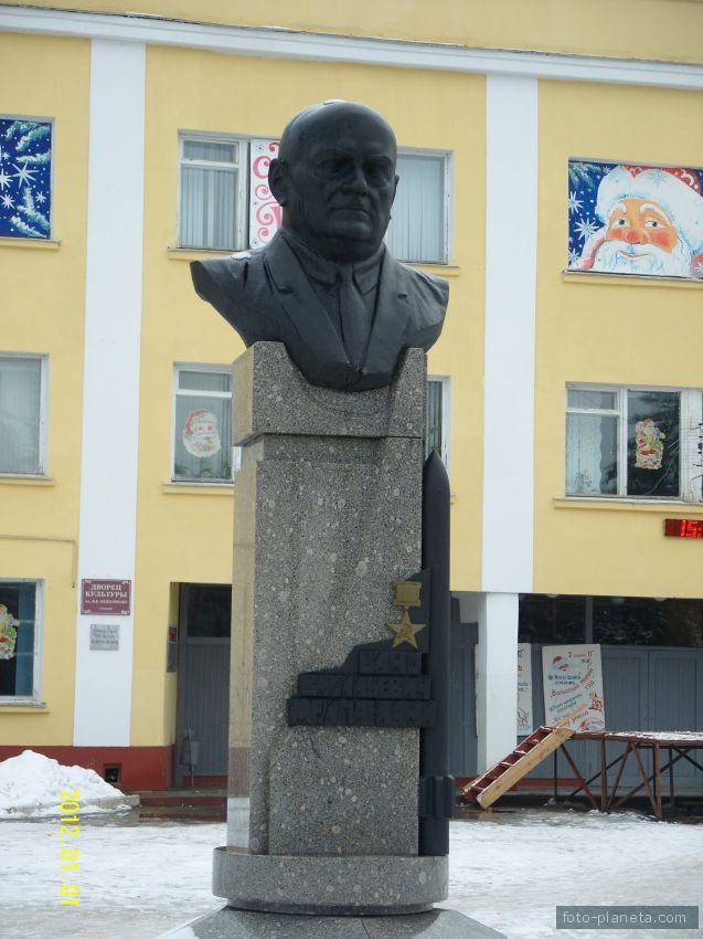 Памятник вано васильевичу мейпариане