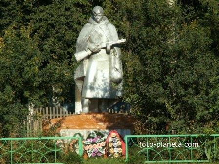 Памятник жителям села,   погибшим на фронтах Великой Отечественной войны.