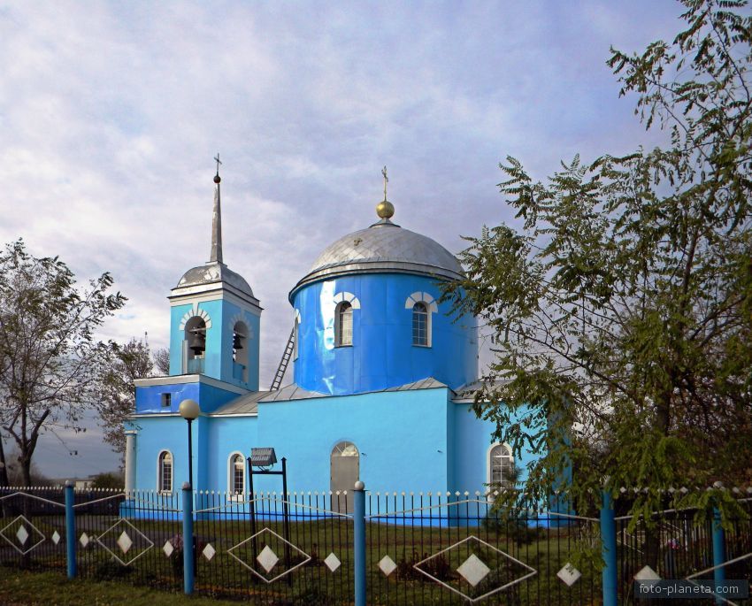 Свято-Михайловский храм в селе Новенькое
