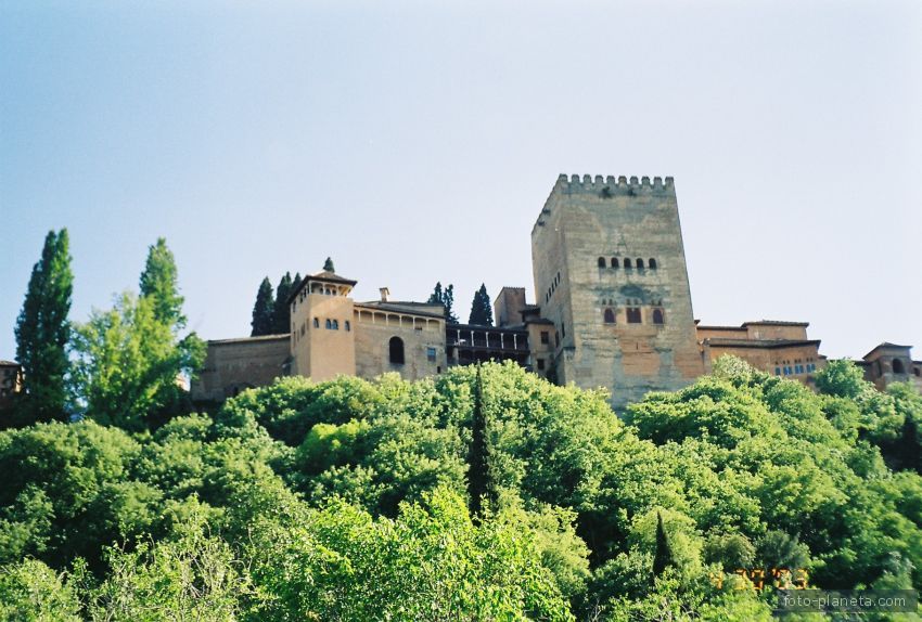 Гранада.  Стены  Альгамбры.