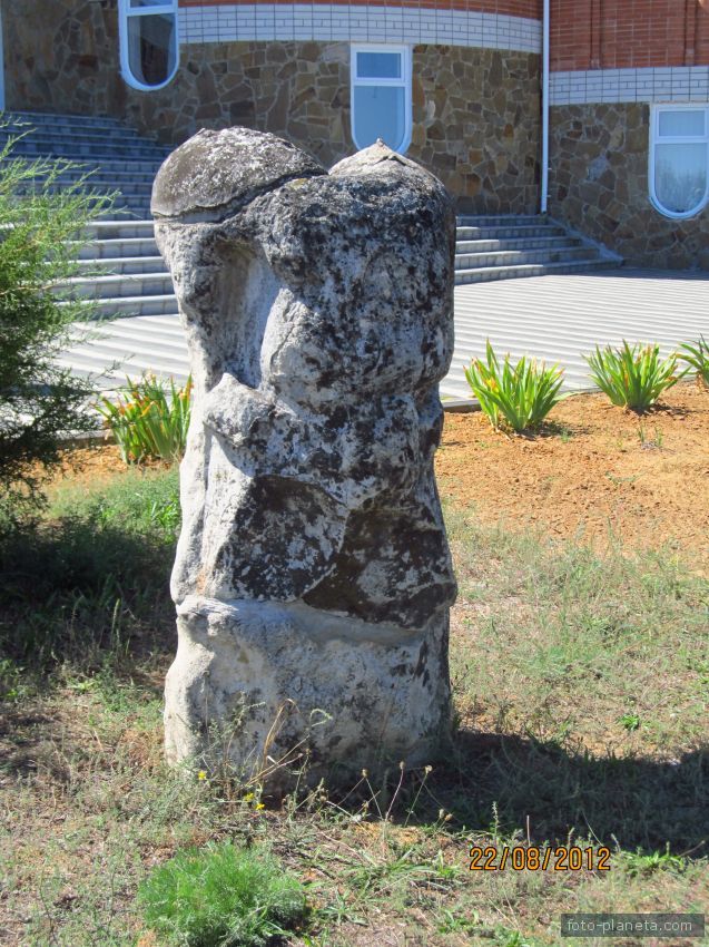 Древняя каменная баба