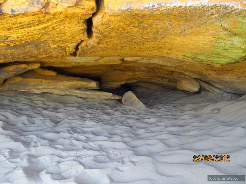 Пещеры, засыпанные песком