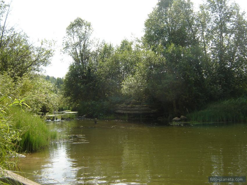 д, Красавино (речка Ановаж, когда то  на правом берегу была мельница. а на левом - электростанция)