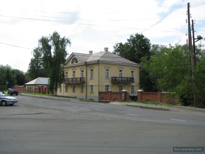 Дом, где жили отец и сын Черепановы на ул В. Черепанова