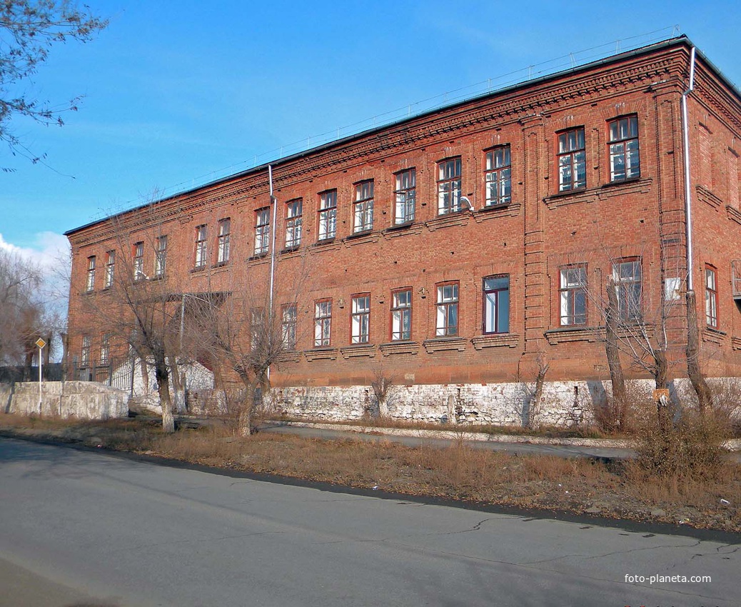 Старый город Здание  реального училища построено В 1914году