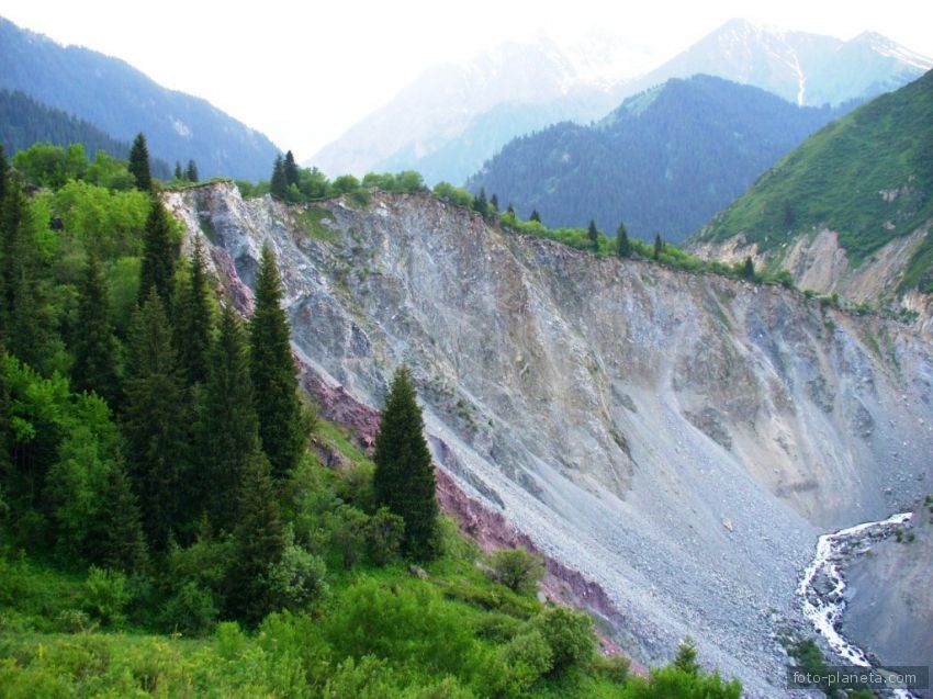 на подъезде к оз.Есык