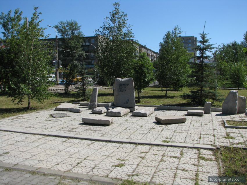 Памятник погибшим милиционерам на ул. Островского