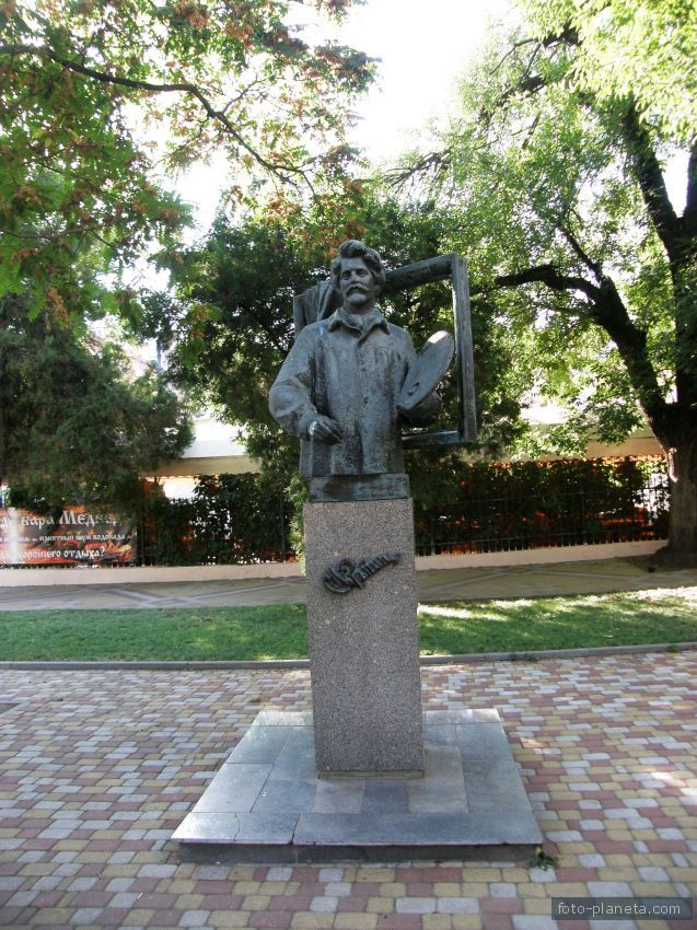 Памятник Илье Репину