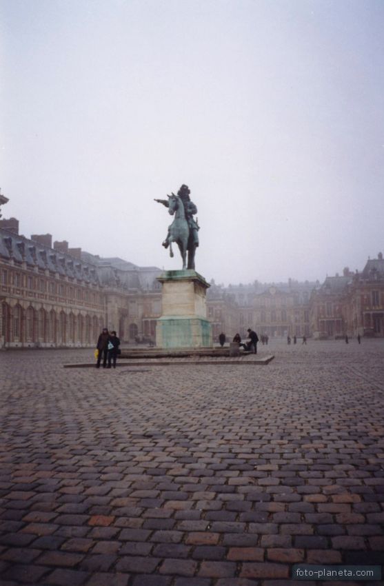 Версаль. Конная статуя Людовику IV