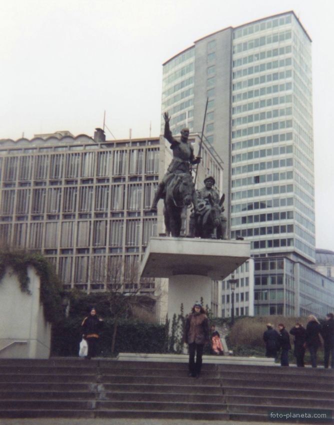Брюссель. Скульптура Дон Кихот и Санчо Панса.