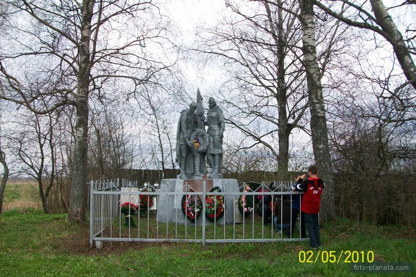 Кошелево, памятник на могиле погибших в ВОВ