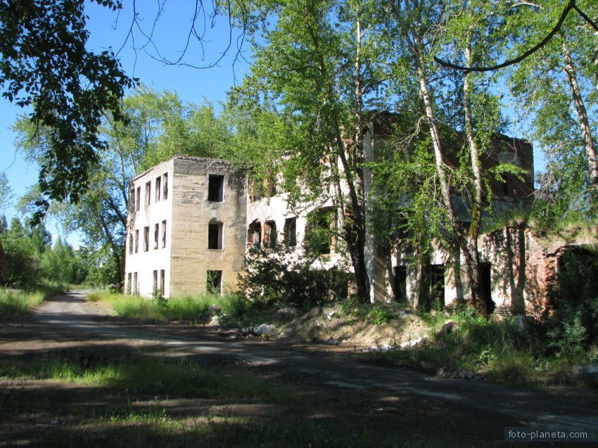 Развалины административного здания шахты Рудника им. 3 Интернационала