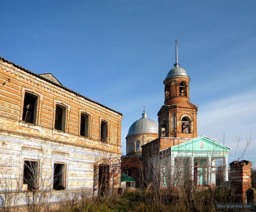 Заброшенная школа в селе Павловка