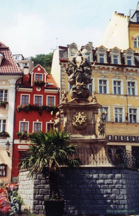 Прага. Памятник в честь окончания чумы.