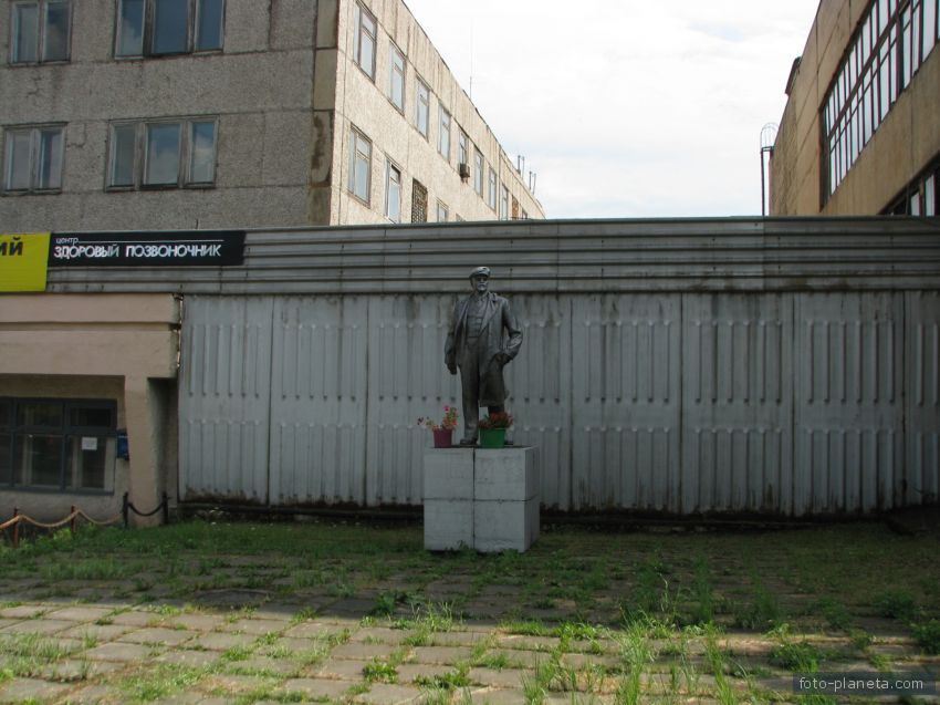 Памятник В.И. Ленину на ул. Черных