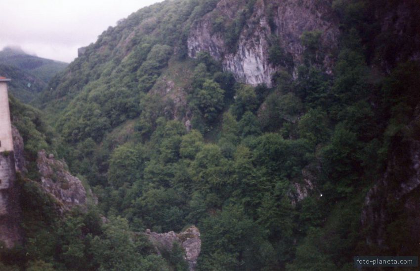 живописные горные склоны Сьерра-де-Аралар и Сьерра-де-Уркилья