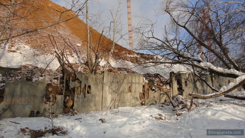 Остатки институтского забора