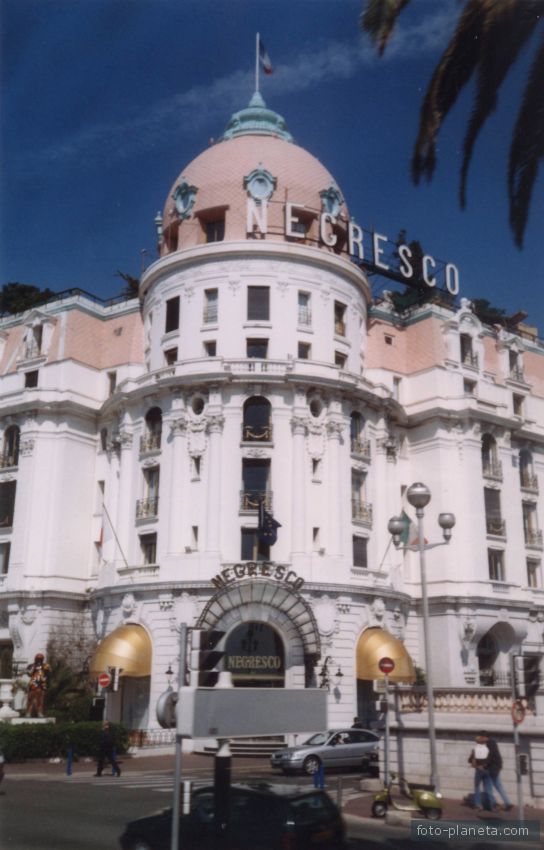 Знаменитый отель Негреско.