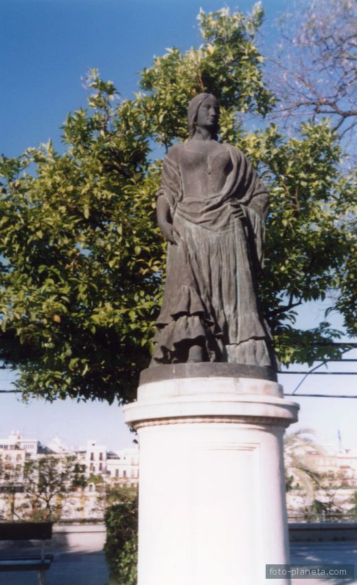 Севилья. Памятник Кармен.