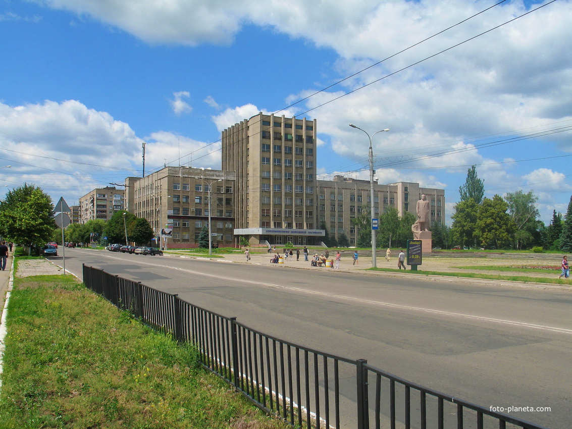 У горисполкома | Горловка (Донецкая область) | Фотопланета