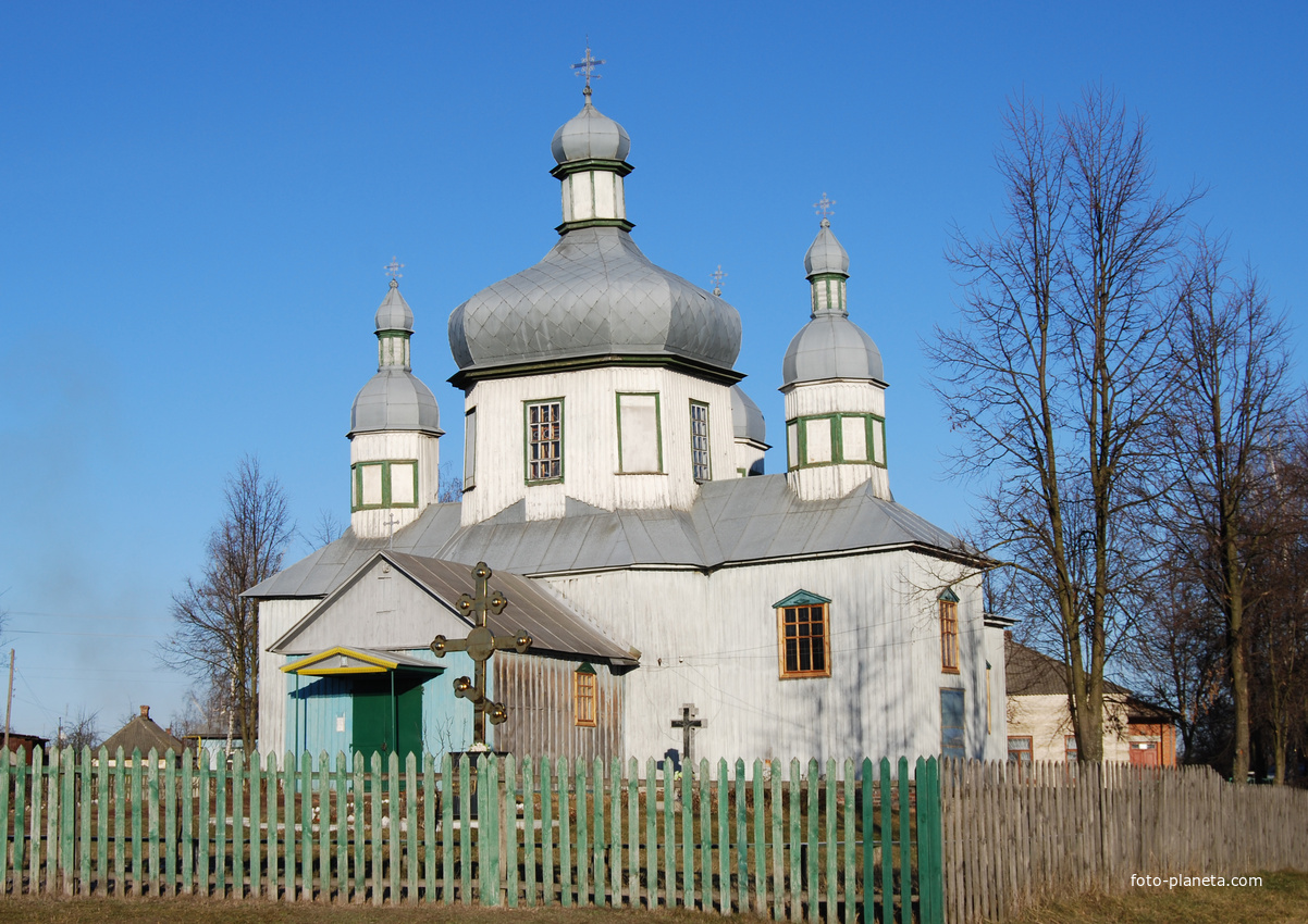 Старинная деревянная церковь на ул.Кобижча