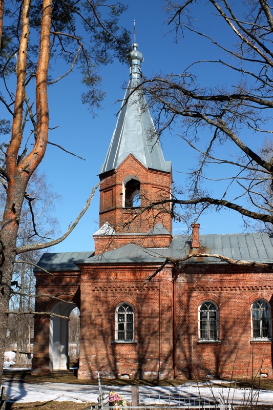 Храм «Введение во храм Пресвятой Богородицы». Новые Дубяги (Гдовский район). апрель 2012г