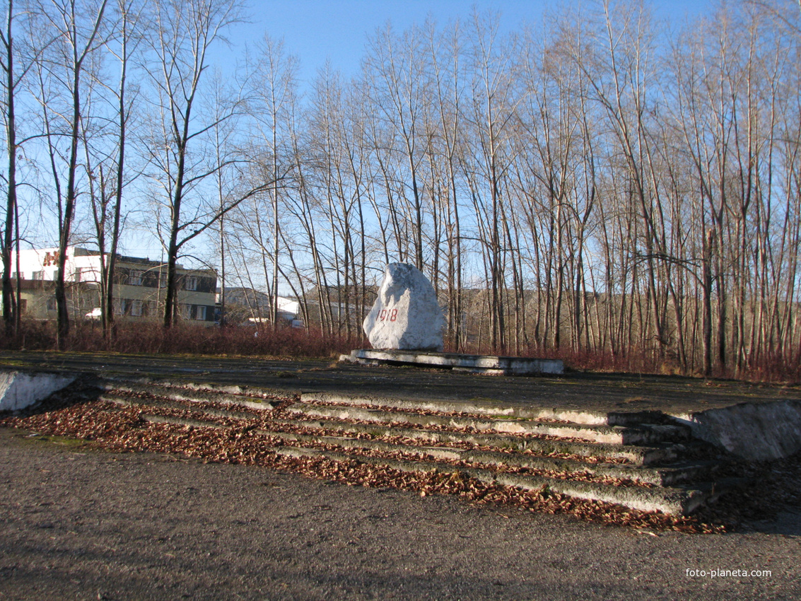 Памятный камень на Черноисточенском шоссе