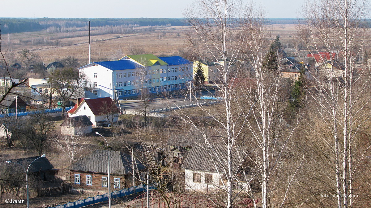 Вид на центр деревни с холма