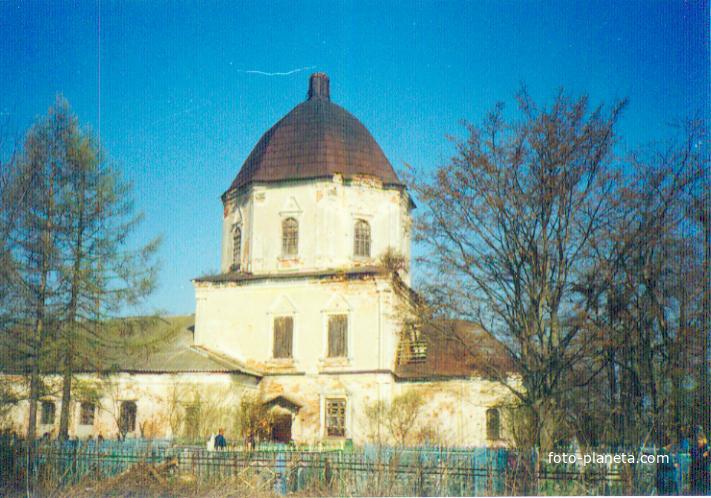 Храм Архистратига Михаила в 1995 году