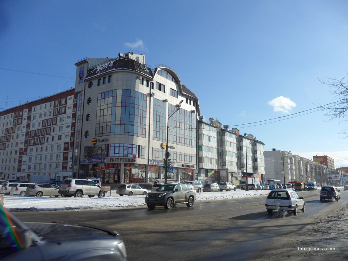 Южно-Сахалинск. Угол улиц Ленина и Емельянова.