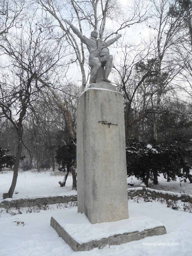 Памятник первому космонавту планеты Ю.Гагарину.