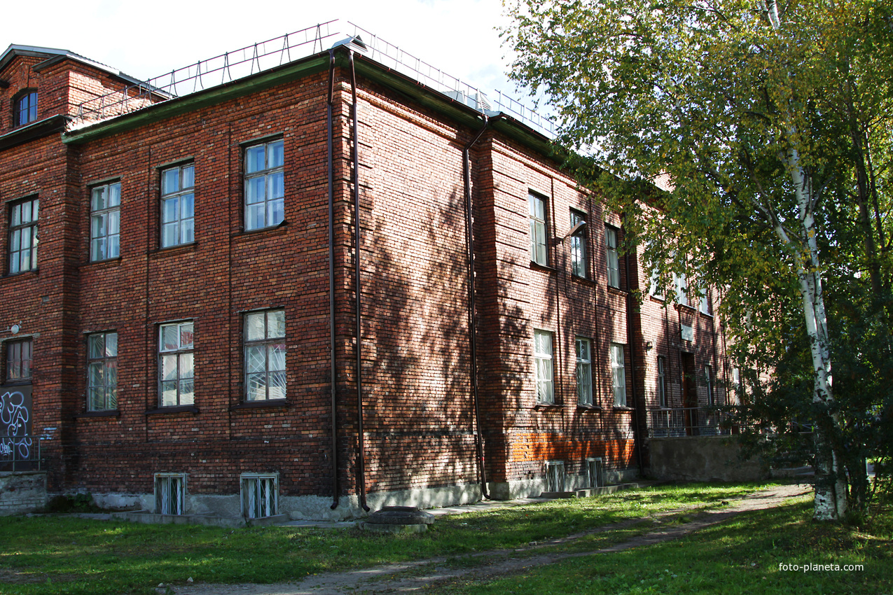 Школа на проспекте Чумбарова-Лучинского