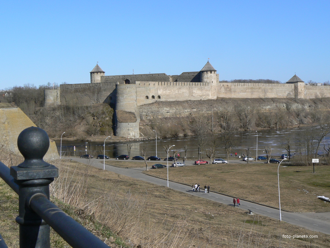 Крепость - вид с эстонского берега