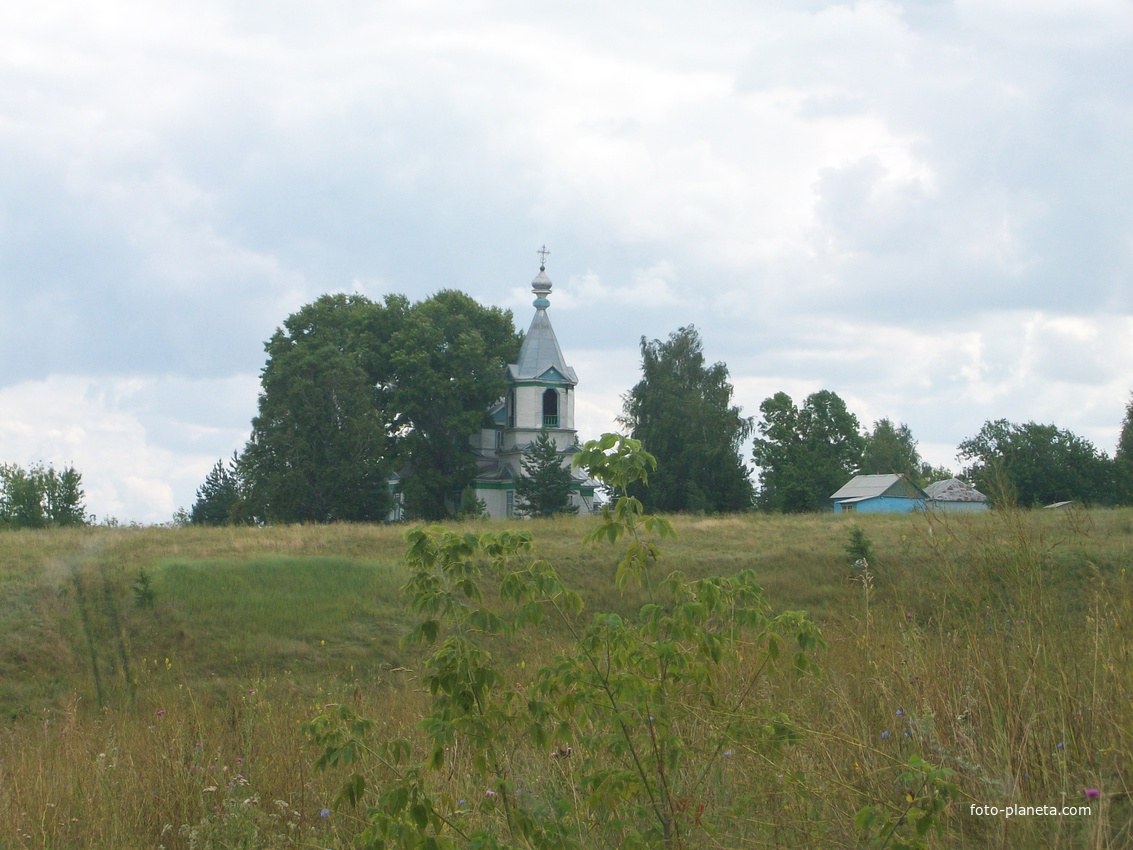 Старая церковь недалеко от Паревки и Ольховки