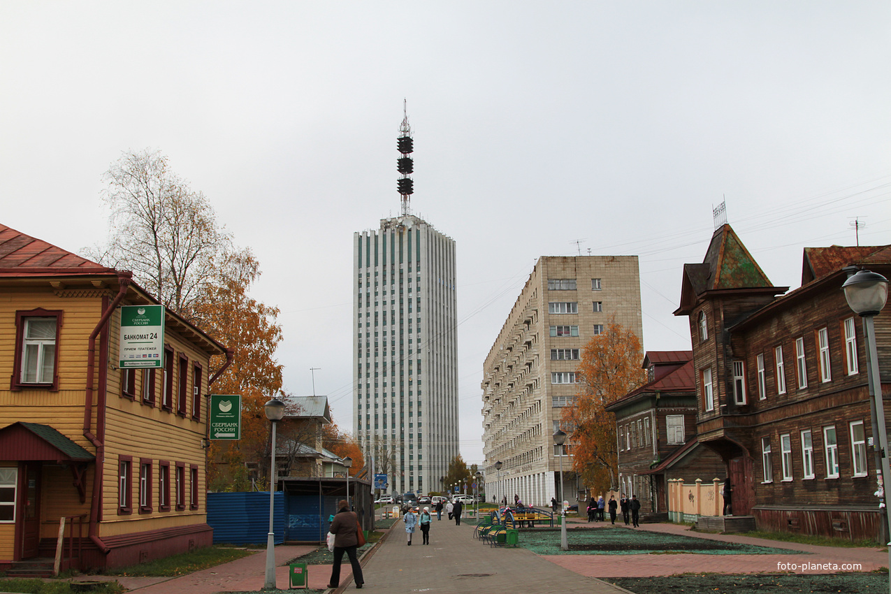 Проспект Чумбарова-Лучинского. Октябрь 2012 г.