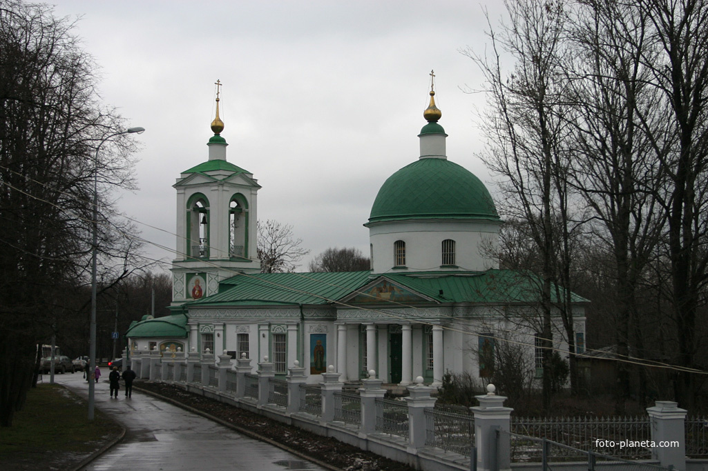 Храм Троицы Живоначальной на Воробьевых горах