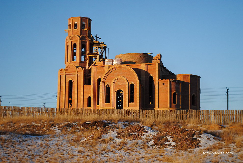 Строящаяся церковь Пантелеймона Целителя. Декабрь 2012.